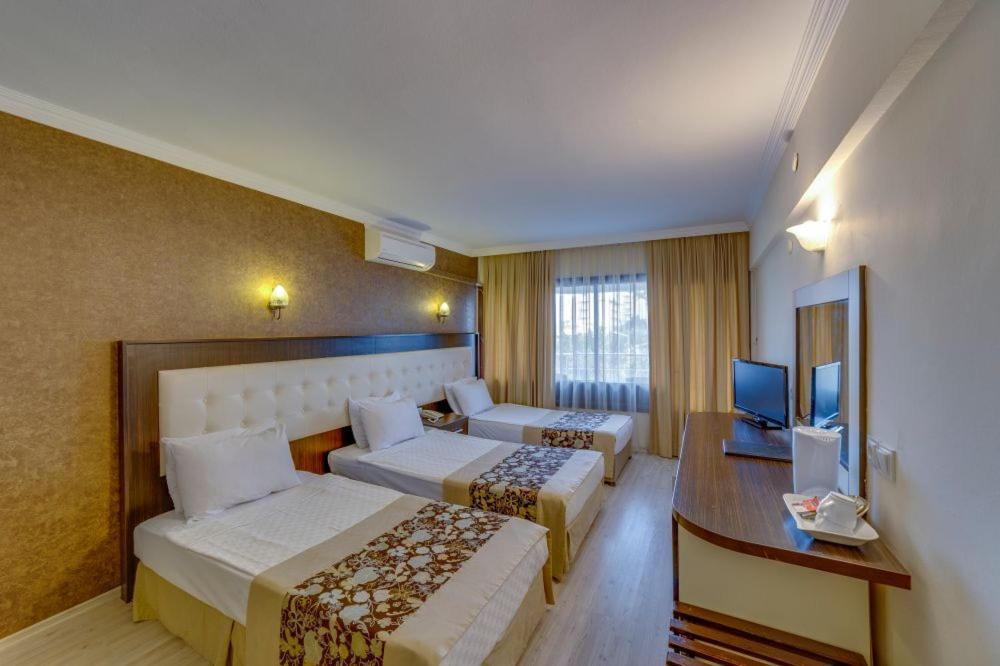 The View City Hotel คูซาดาซี ภายนอก รูปภาพ