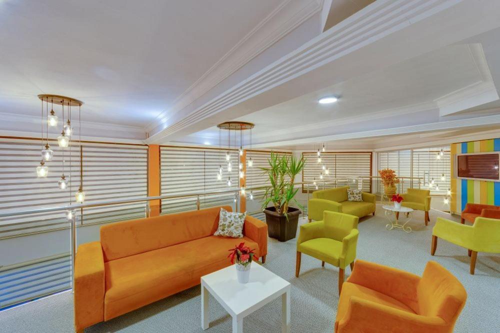 The View City Hotel คูซาดาซี ภายนอก รูปภาพ