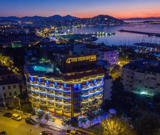 The View City Hotel คูซาดาซี ภายนอก รูปภาพ
