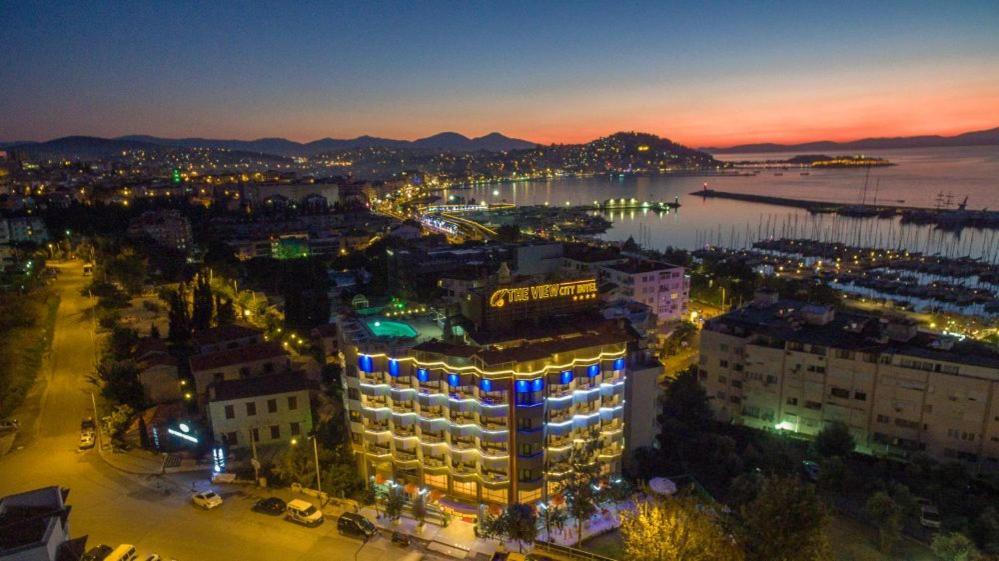 The View City Hotel คูซาดาซี ภายนอก รูปภาพ